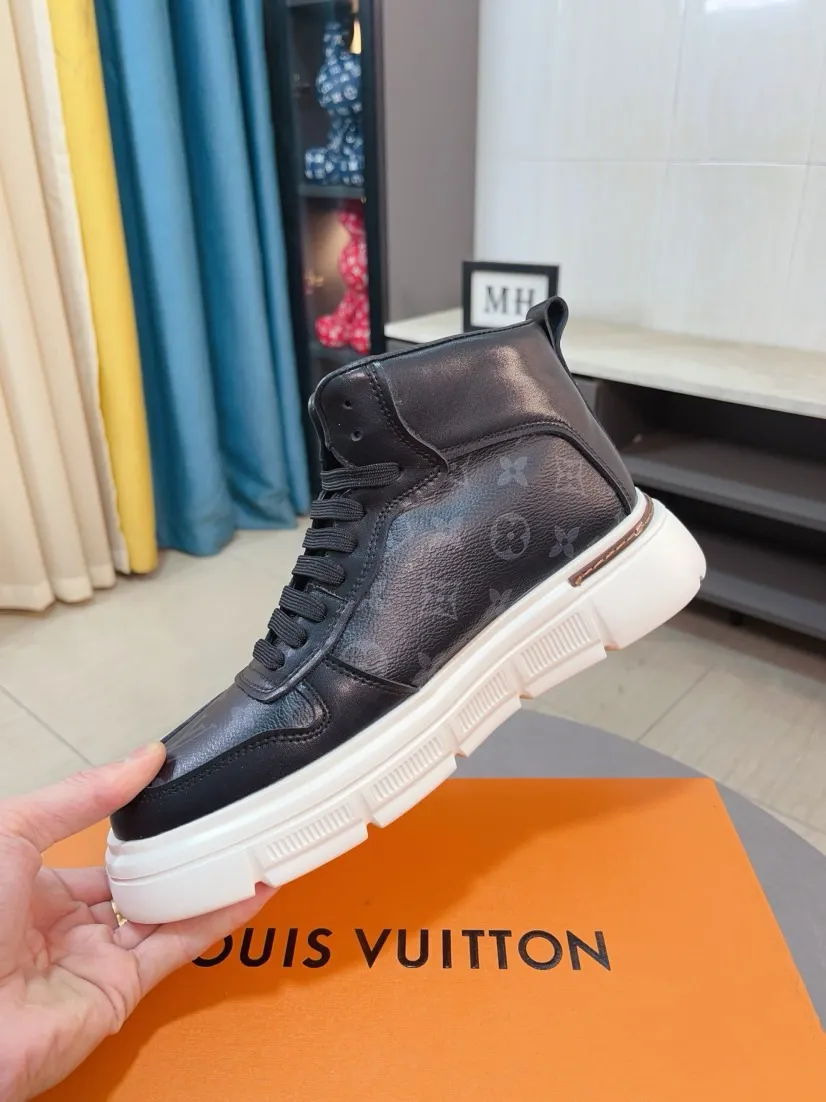 Men's shoes 💰440🌹🌹GUCCI [Gucci] New high-top men's shoes, a high-end brand, the latest fashionable casual men's shoes, trendy and versatile, relaxed and sporty style, uppers imported from Italy, first-layer cowhide, genuine leather lining, and ultra-fine workmanship. Original personalized fashionable rubber wear-resistant outsole, light and comfortable on the foot, size 38-44
